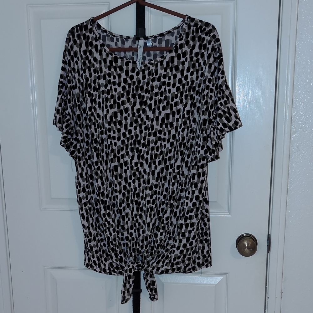 Stylish Black and White Women's Top